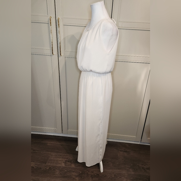 White Chiffon Sleeveless Maxi Dress - Picture 4 of 8